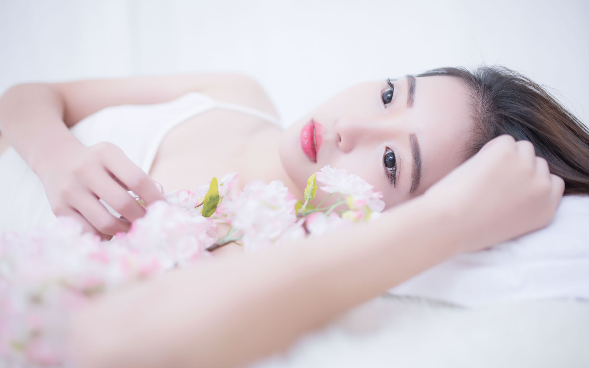 湖北首趟“中吉乌”铁公多式联运国际班列开行